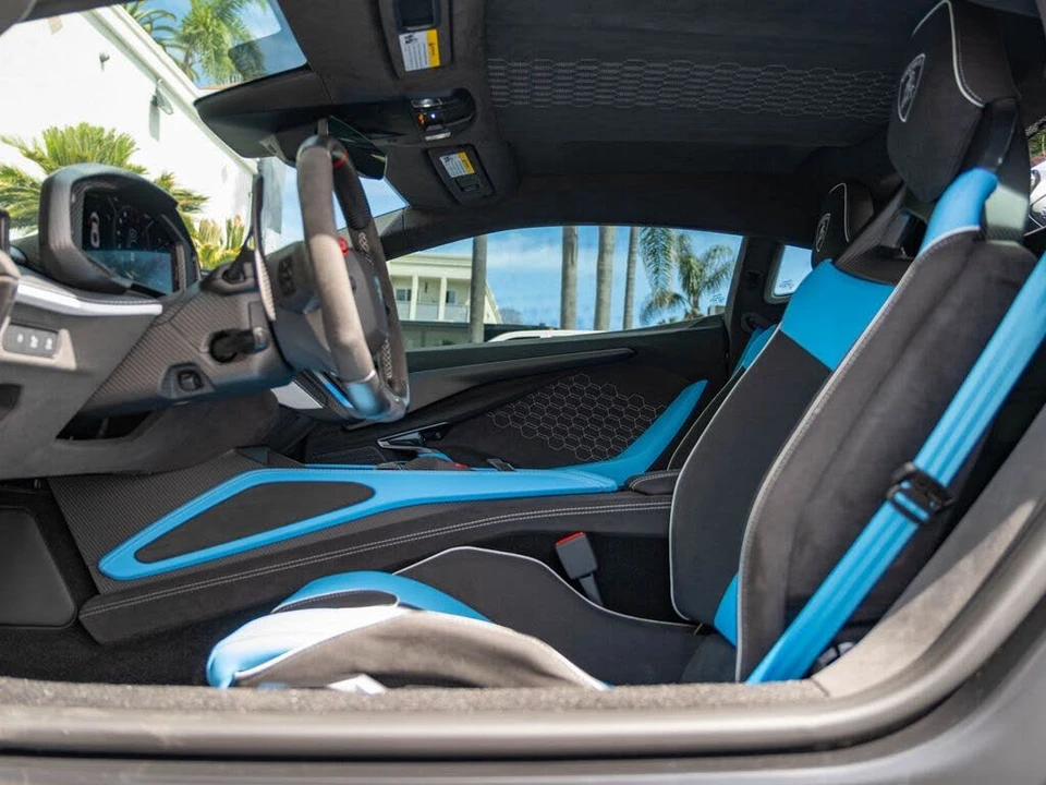 2025 Lamborghini Revuelto - Image 6 of 31