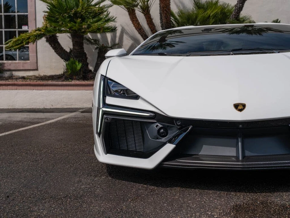 2025 Lamborghini Revuelto - Image 27 of 31