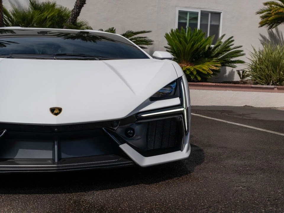 2025 Lamborghini Revuelto - Image 26 of 31