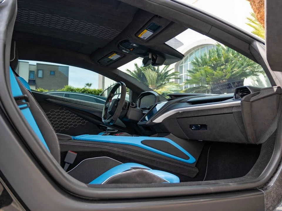 2025 Lamborghini Revuelto - Image 8 of 31