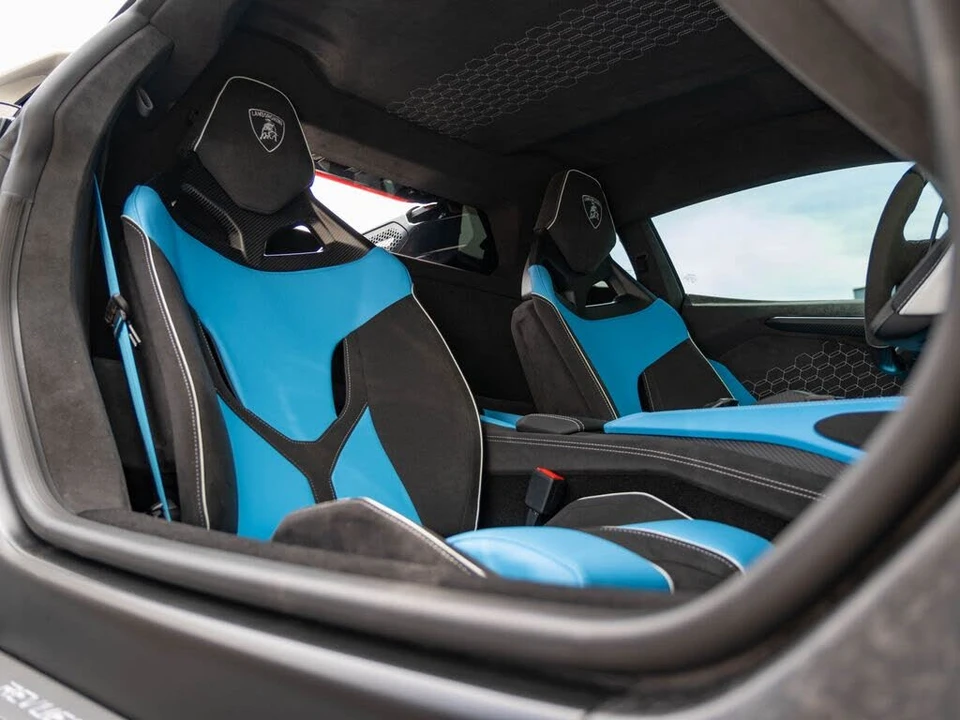 2025 Lamborghini Revuelto - Image 22 of 31