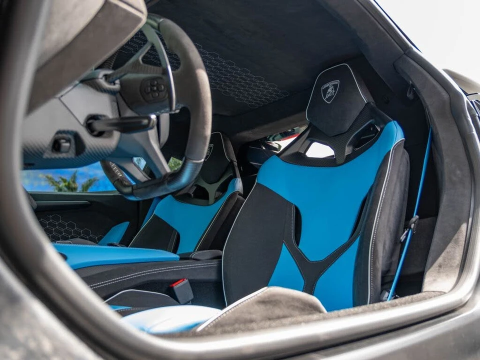2025 Lamborghini Revuelto - Image 20 of 31
