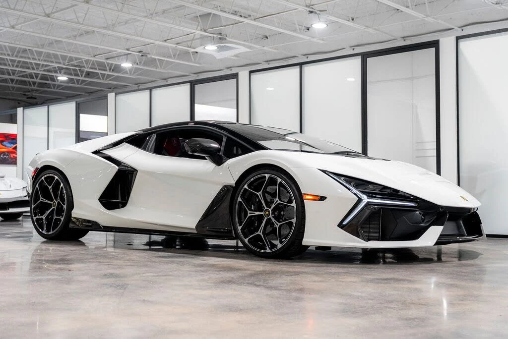 2025 Lamborghini Revuelto - Image 6 of 31
