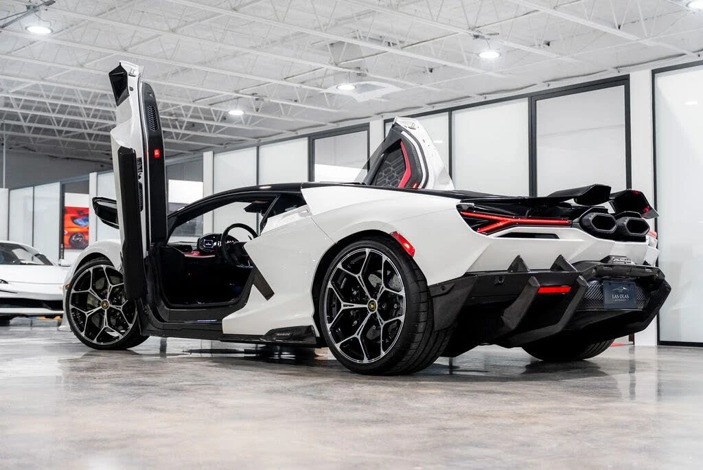 2025 Lamborghini Revuelto - Image 26 of 31