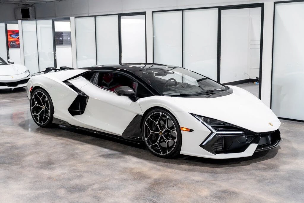 2025 Lamborghini Revuelto - Image 5 of 31