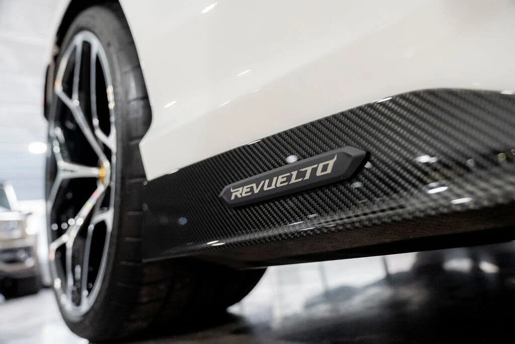 2025 Lamborghini Revuelto - Image 11 of 31