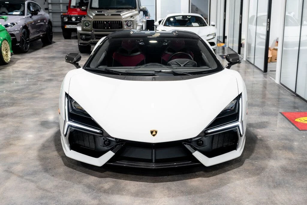 2025 Lamborghini Revuelto - Image 12 of 31