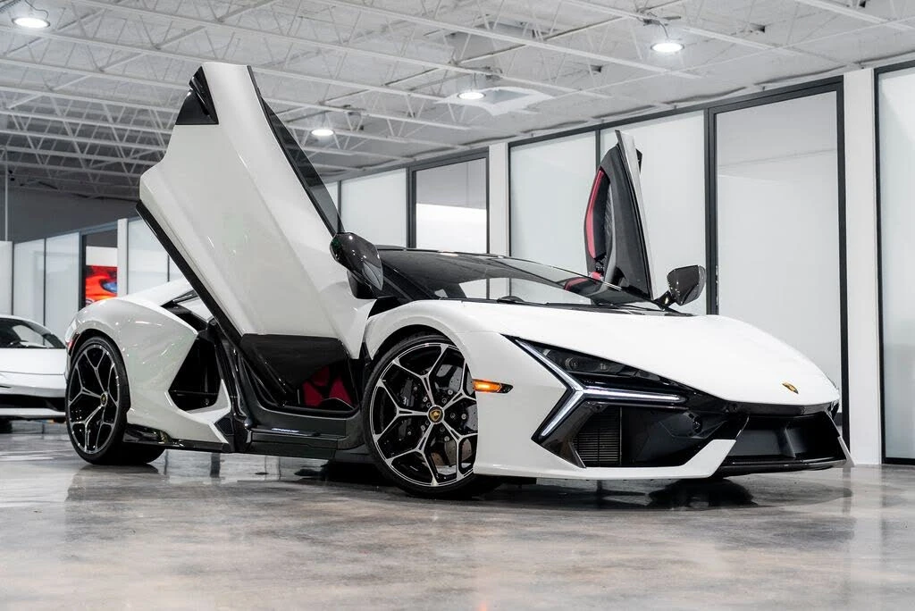 2025 Lamborghini Revuelto - Image 2 of 31