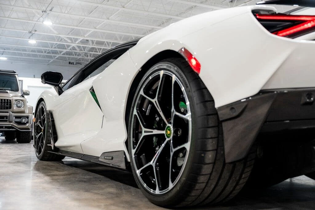 2025 Lamborghini Revuelto - Image 30 of 31