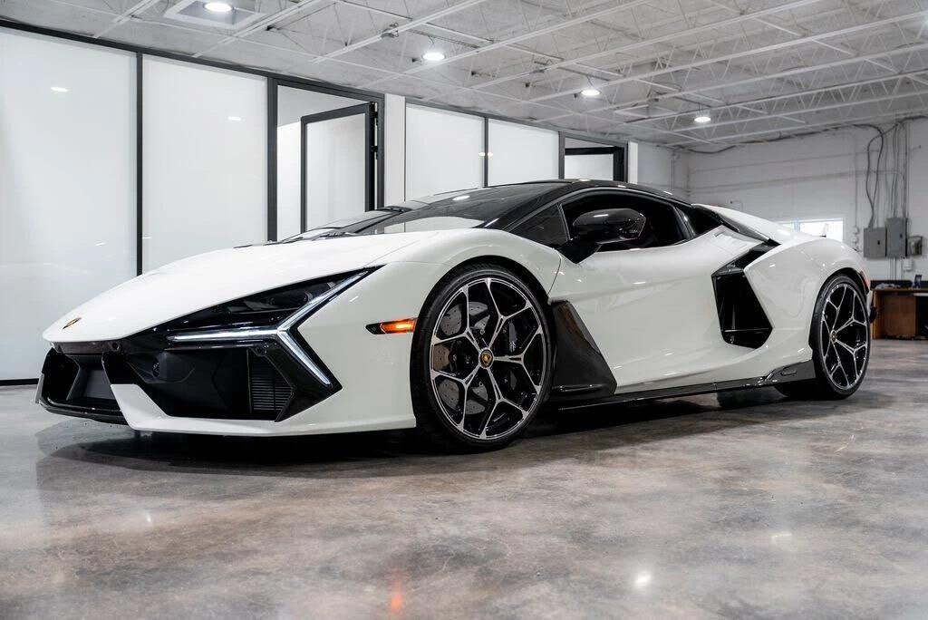 2025 Lamborghini Revuelto - Image 23 of 31