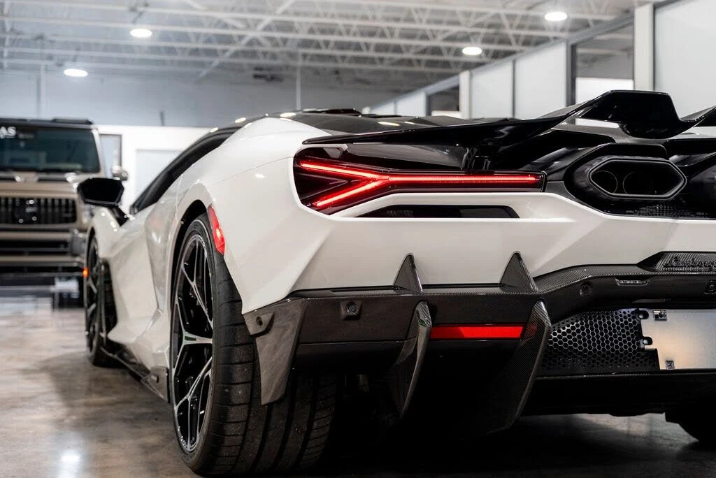 2025 Lamborghini Revuelto - Image 29 of 31