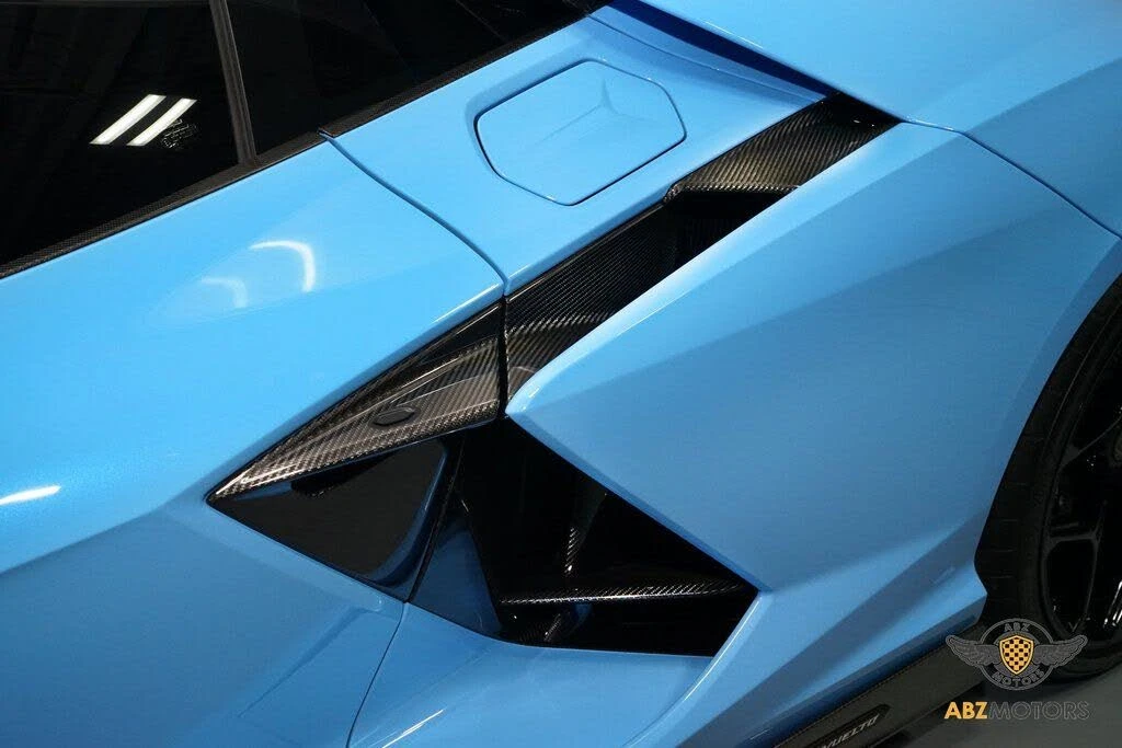 2025 Lamborghini Revuelto - Image 13 of 31