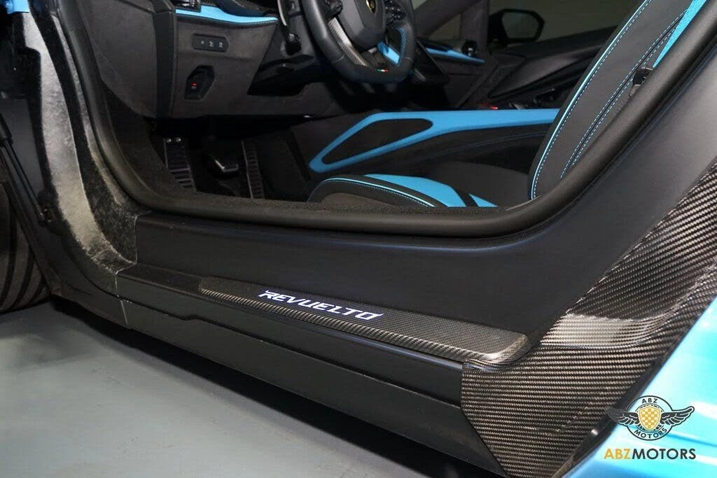 2025 Lamborghini Revuelto - Image 12 of 31