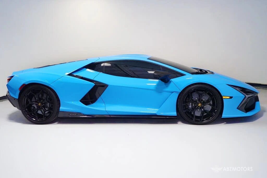 2025 Lamborghini Revuelto - Image 4 of 31