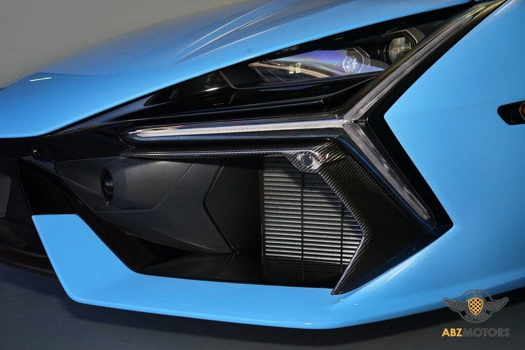 2025 Lamborghini Revuelto - Image 16 of 31