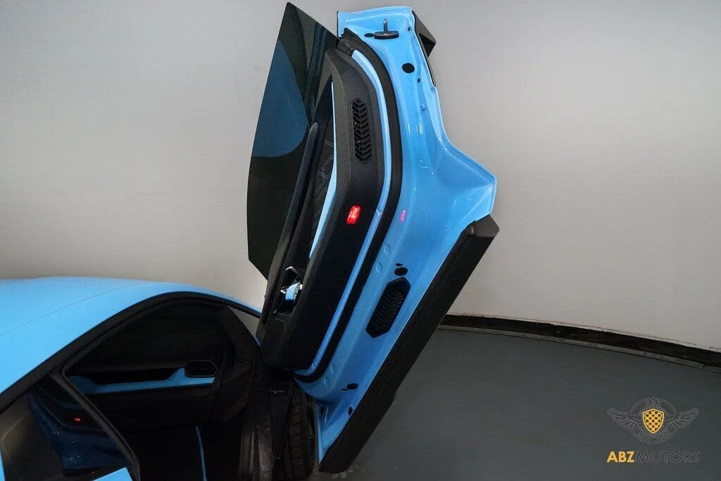 2025 Lamborghini Revuelto - Image 19 of 31