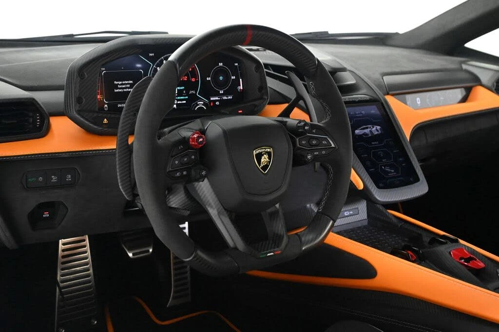 2025 Lamborghini Revuelto - Image 10 of 31