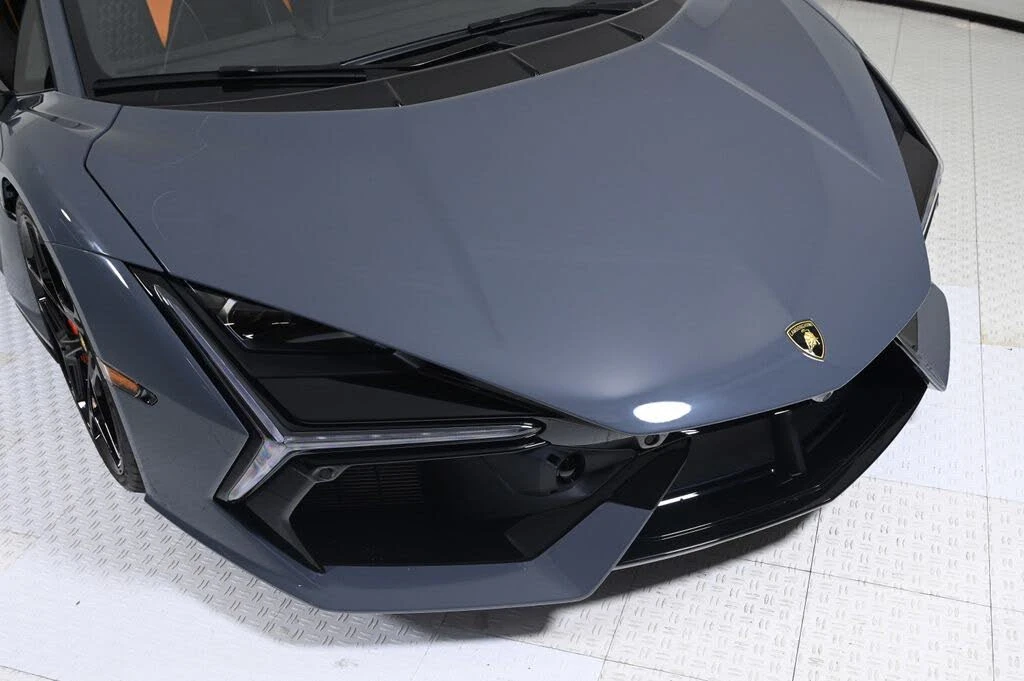 2025 Lamborghini Revuelto - Image 23 of 31