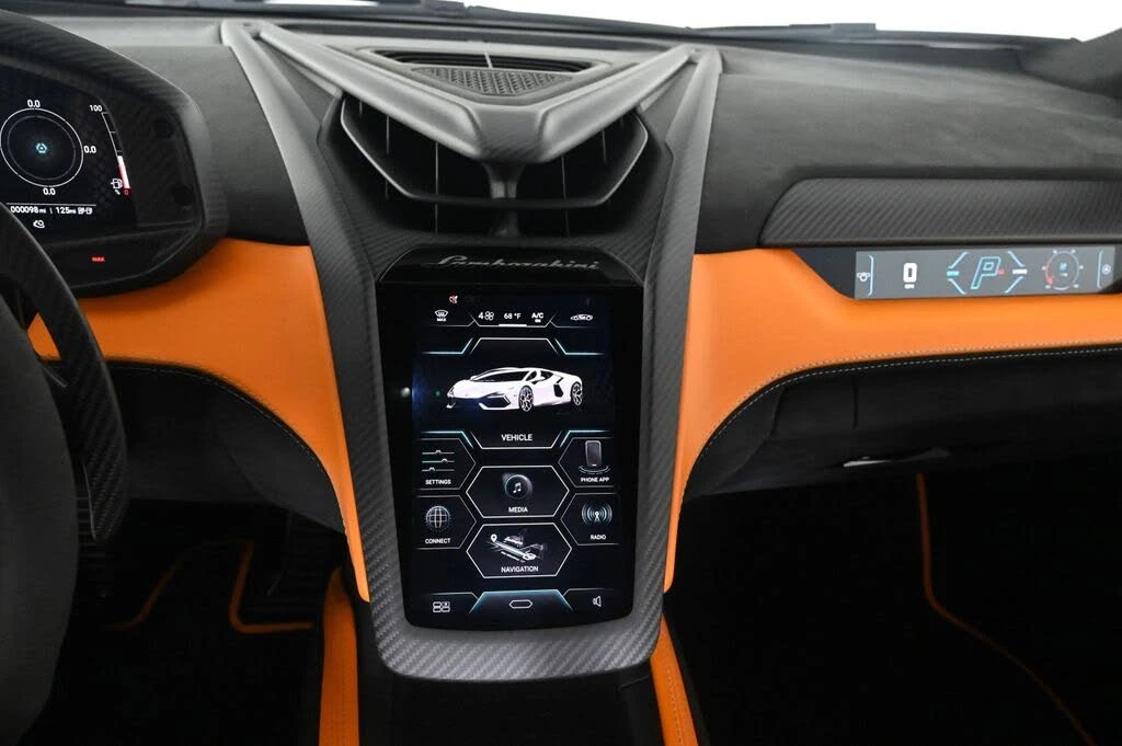 2025 Lamborghini Revuelto - Image 13 of 31