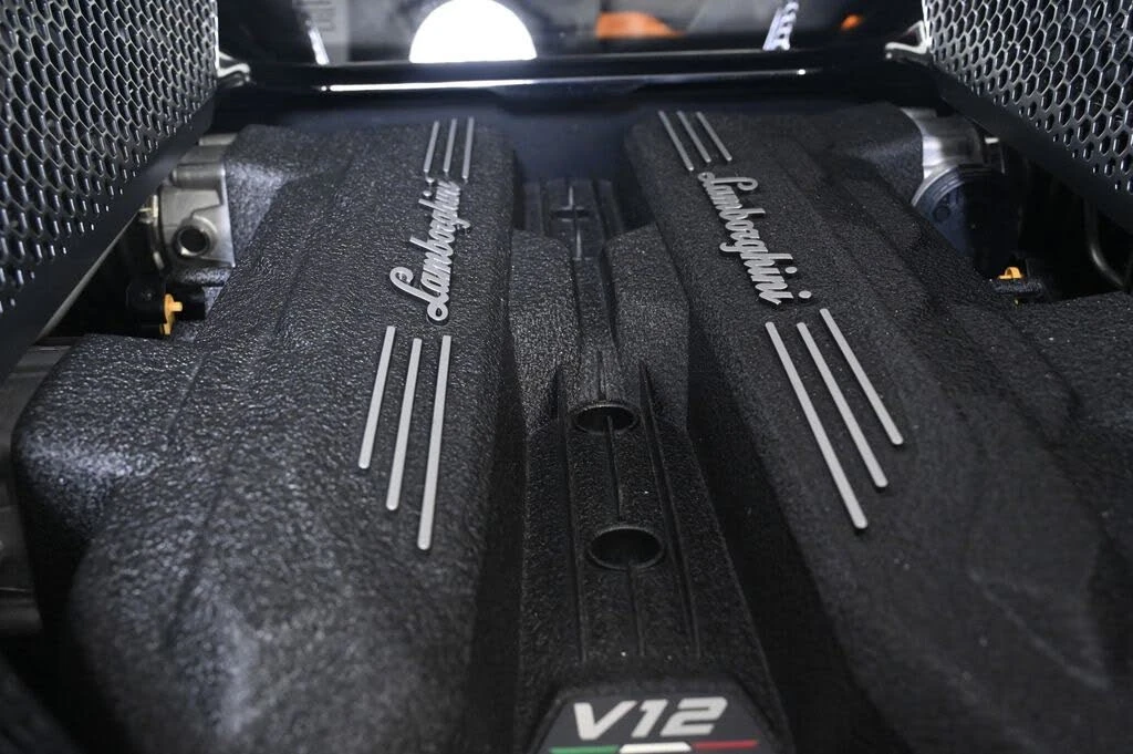 2025 Lamborghini Revuelto - Image 26 of 31