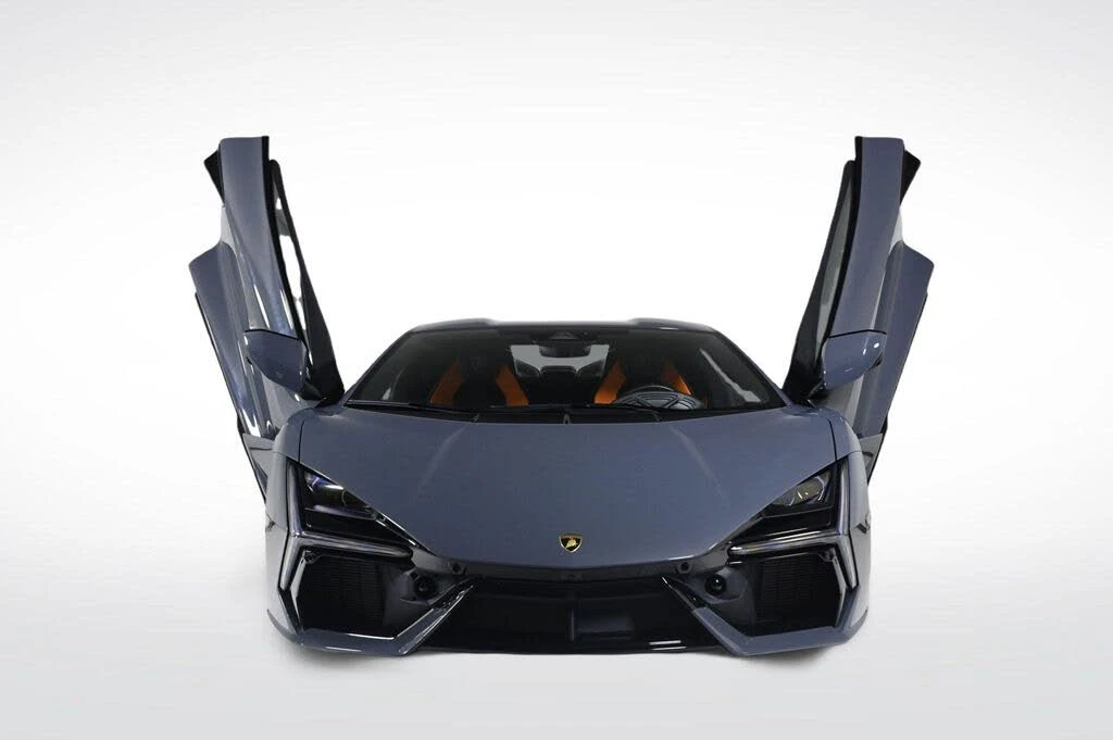 2025 Lamborghini Revuelto - Image 28 of 31