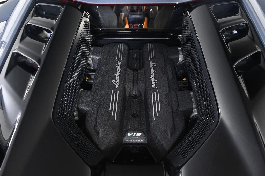 2025 Lamborghini Revuelto - Image 31 of 31