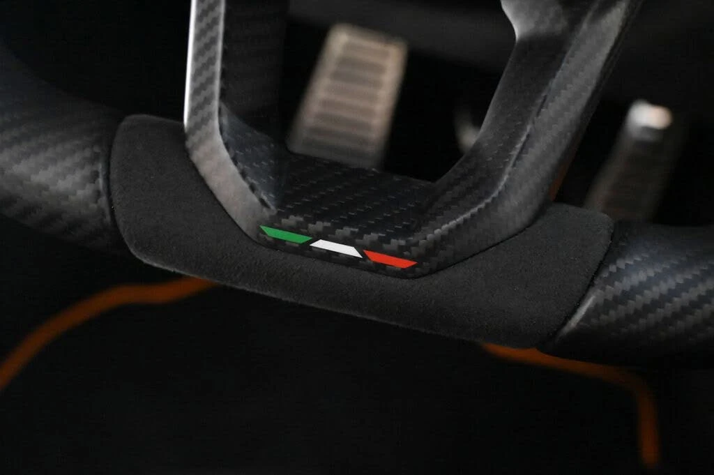 2025 Lamborghini Revuelto - Image 19 of 31