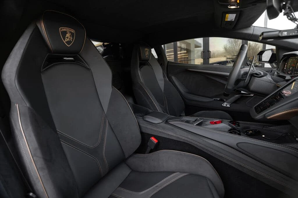 2025 Lamborghini Revuelto - Image 30 of 31