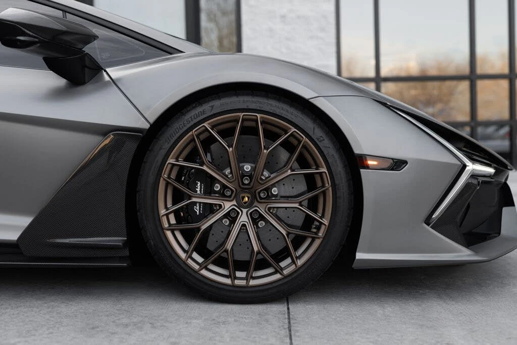 2025 Lamborghini Revuelto - Image 11 of 31