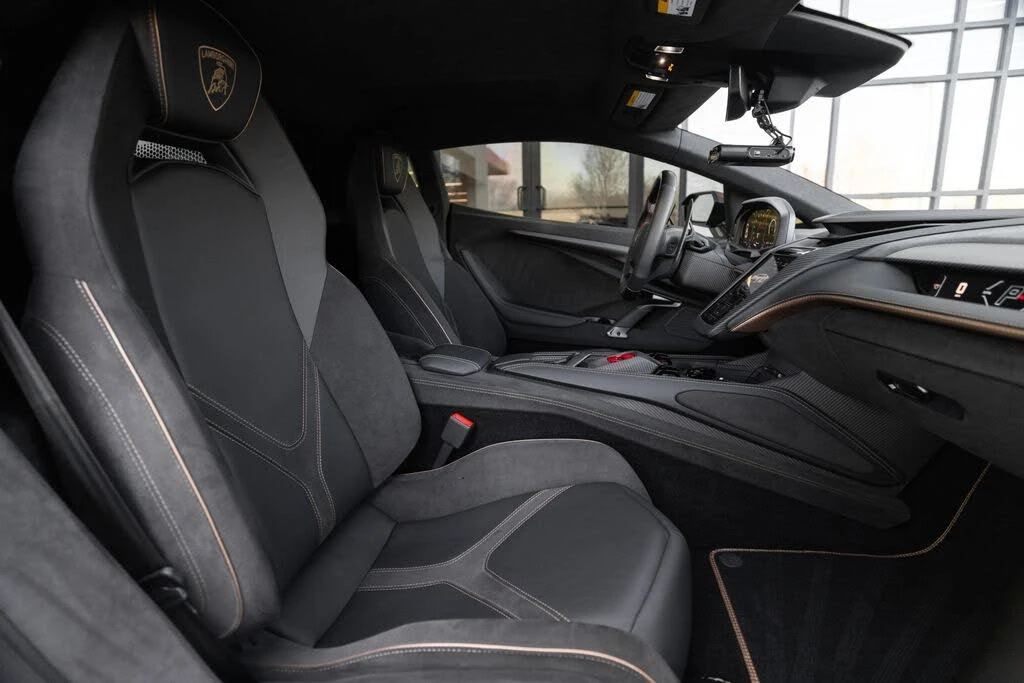 2025 Lamborghini Revuelto - Image 31 of 31