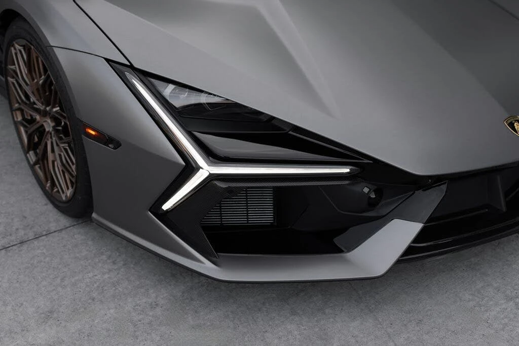 2025 Lamborghini Revuelto - Image 9 of 31
