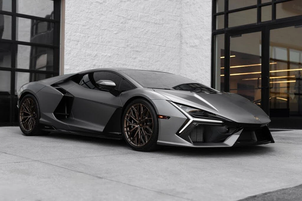 2025 Lamborghini Revuelto - Image 24 of 31
