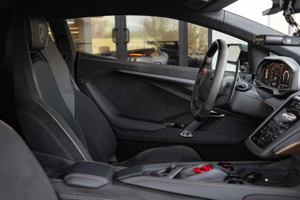 2025 Lamborghini Revuelto - Image 29 of 31