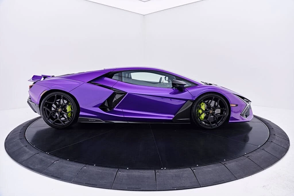 2025 Lamborghini Revuelto - Image 22 of 31