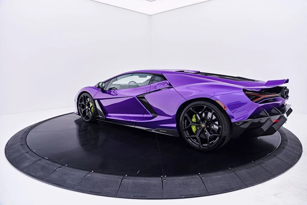 2025 Lamborghini Revuelto - Image 19 of 31