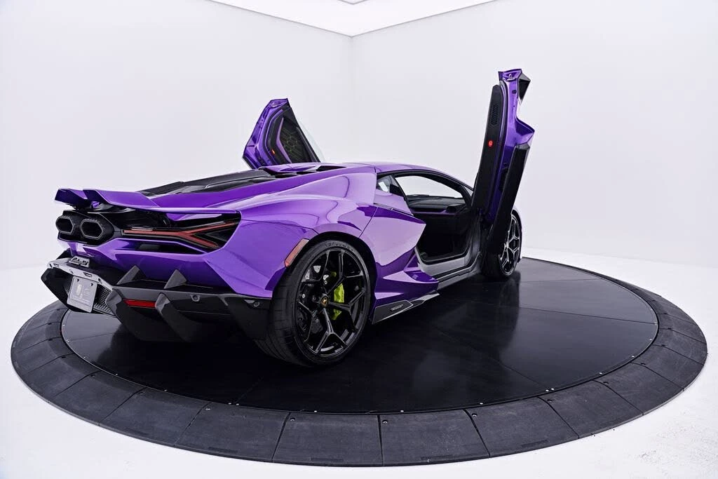 2025 Lamborghini Revuelto - Image 29 of 31
