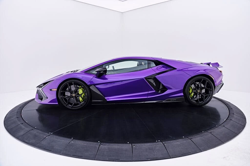 2025 Lamborghini Revuelto - Image 18 of 31