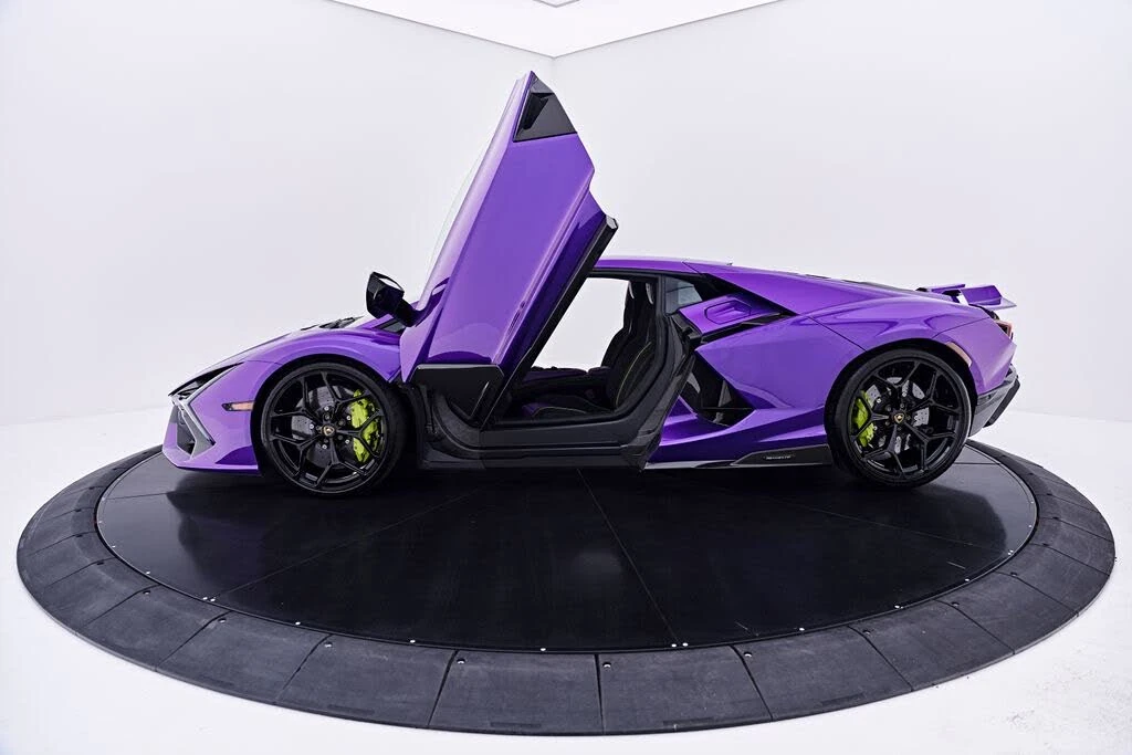 2025 Lamborghini Revuelto - Image 26 of 31