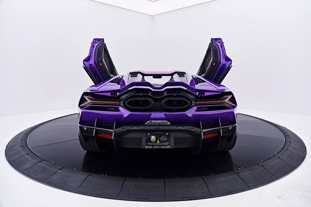 2025 Lamborghini Revuelto - Image 28 of 31