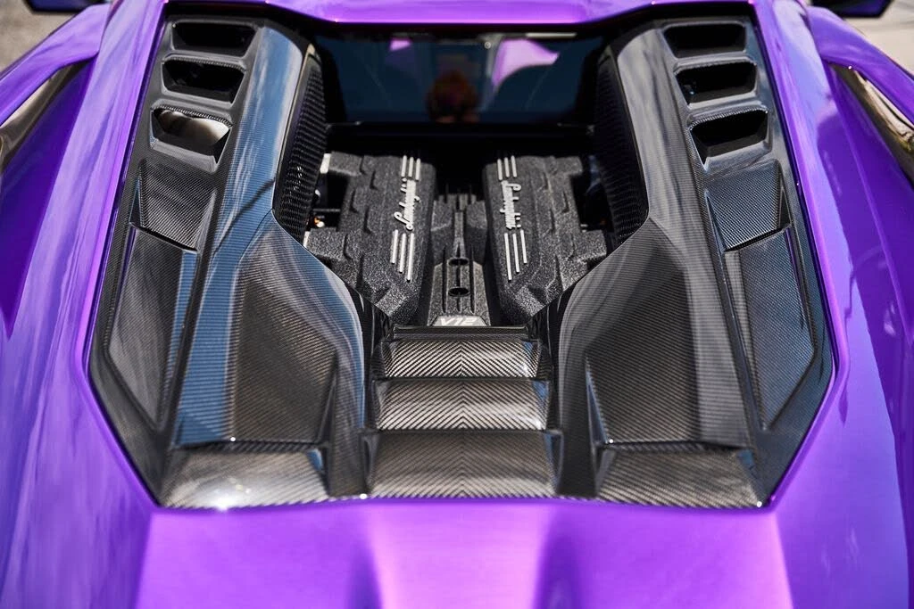 2025 Lamborghini Revuelto - Image 16 of 31