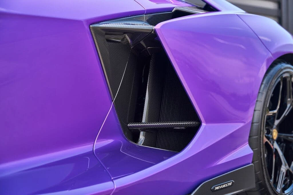 2025 Lamborghini Revuelto - Image 13 of 31