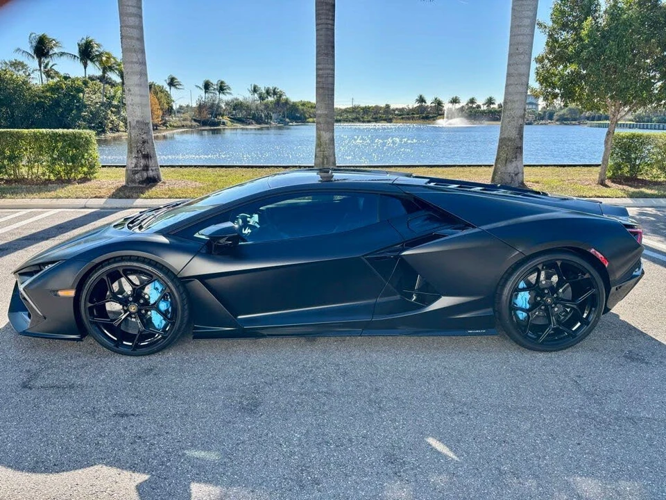 2025 Lamborghini Revuelto - Image 10 of 29