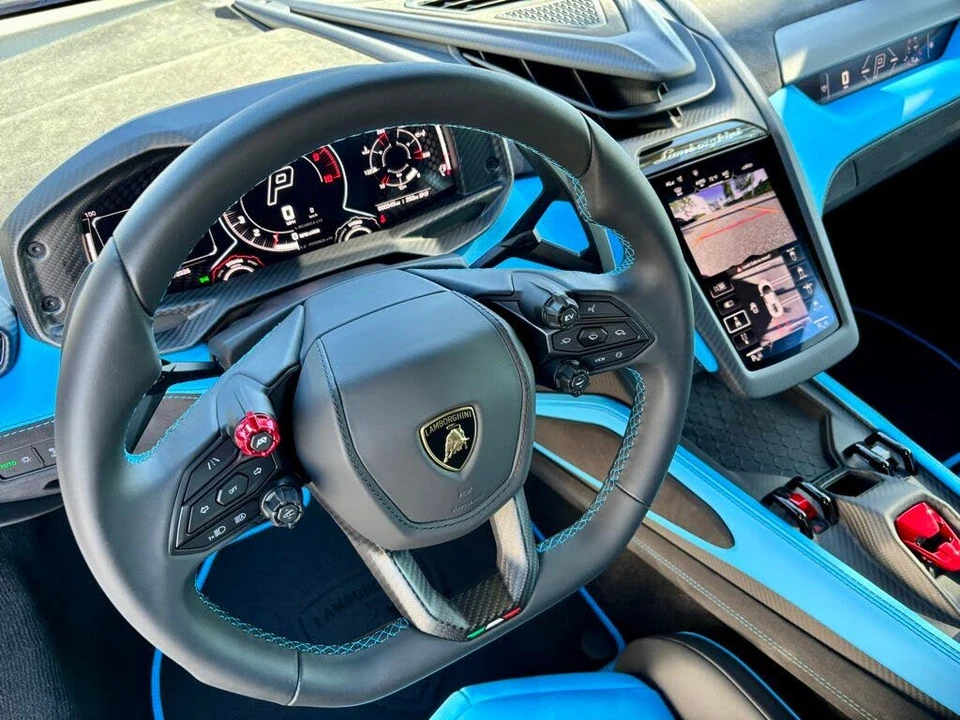 2025 Lamborghini Revuelto - Image 15 of 29