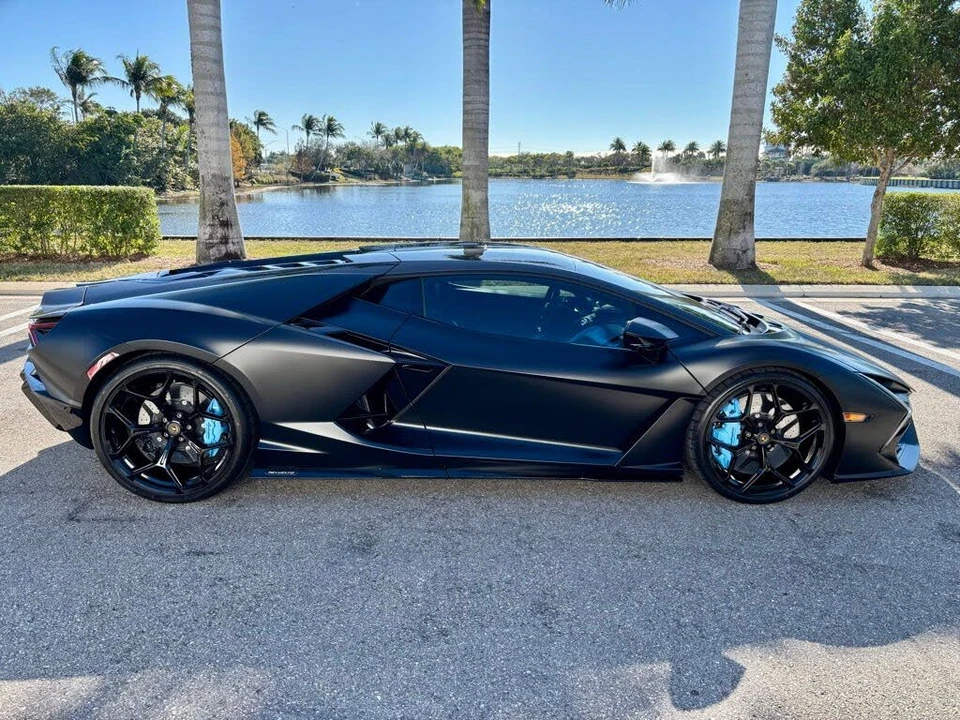 2025 Lamborghini Revuelto - Image 5 of 29