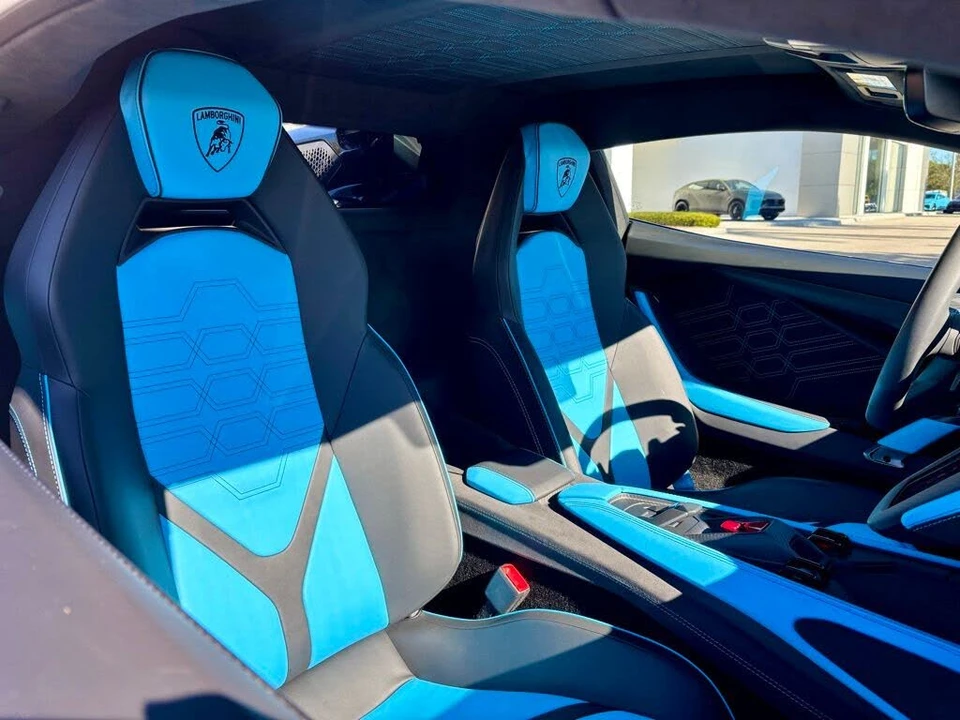 2025 Lamborghini Revuelto - Image 23 of 29