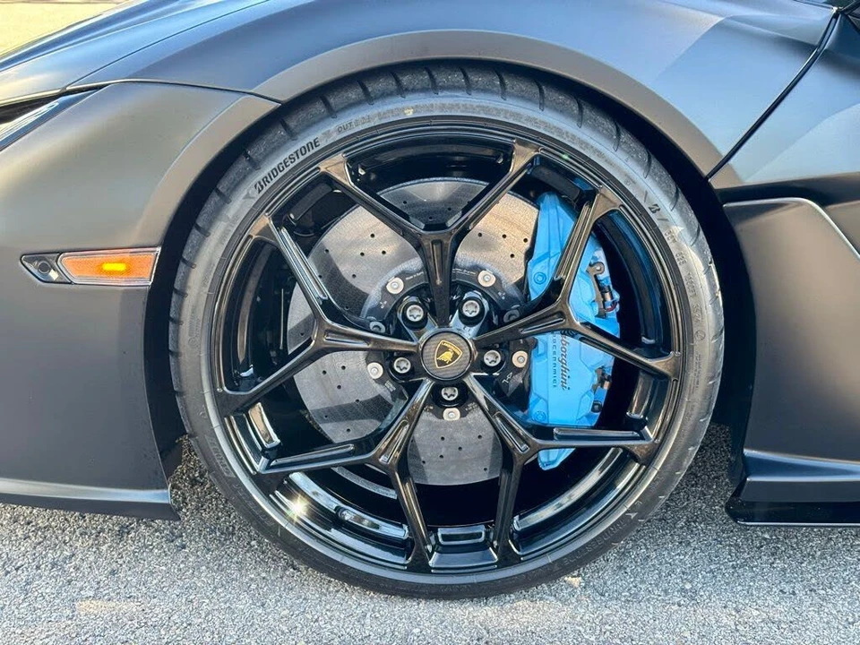 2025 Lamborghini Revuelto - Image 16 of 29