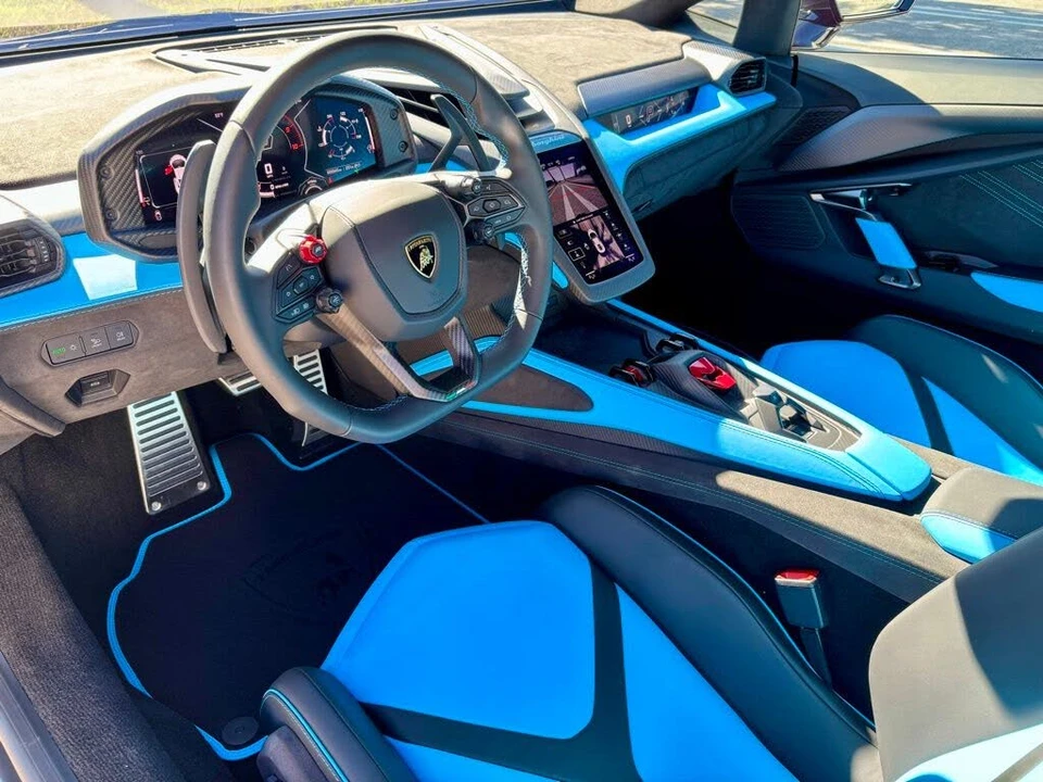 2025 Lamborghini Revuelto - Image 19 of 29