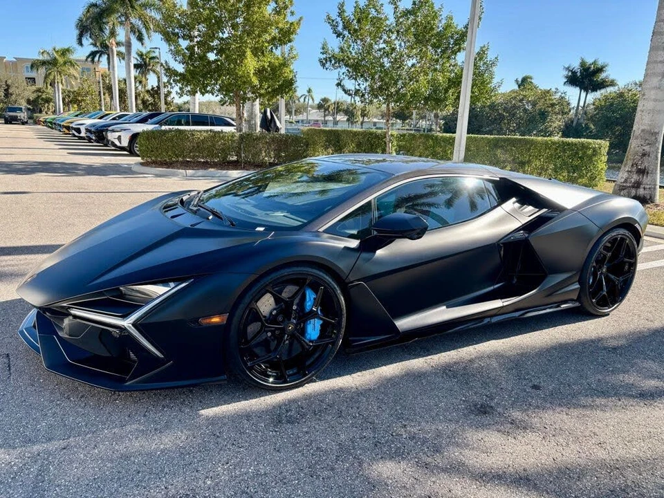 2025 Lamborghini Revuelto - Image 12 of 29