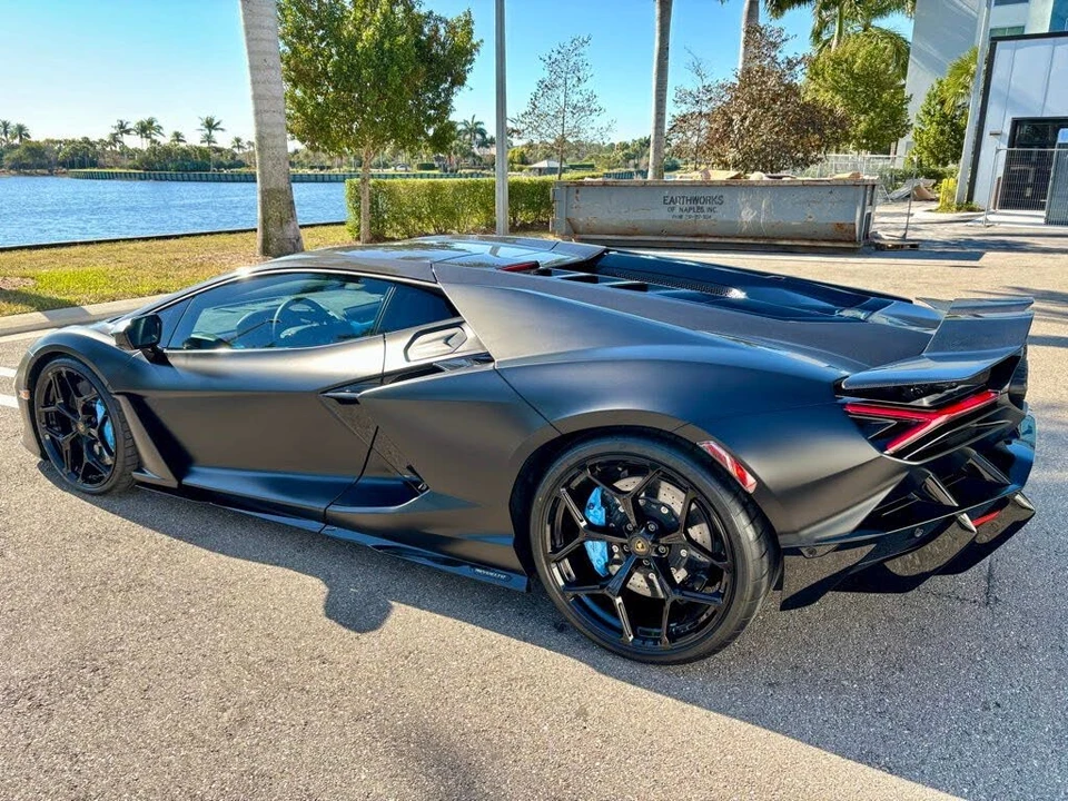 2025 Lamborghini Revuelto - Image 9 of 29