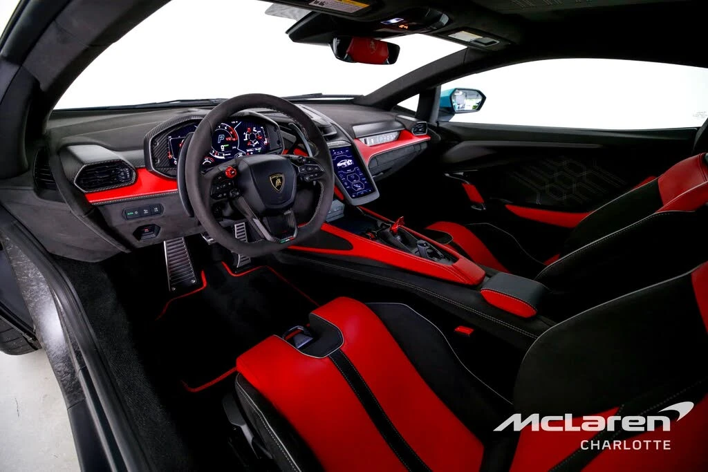 2025 Lamborghini Revuelto - Image 13 of 31